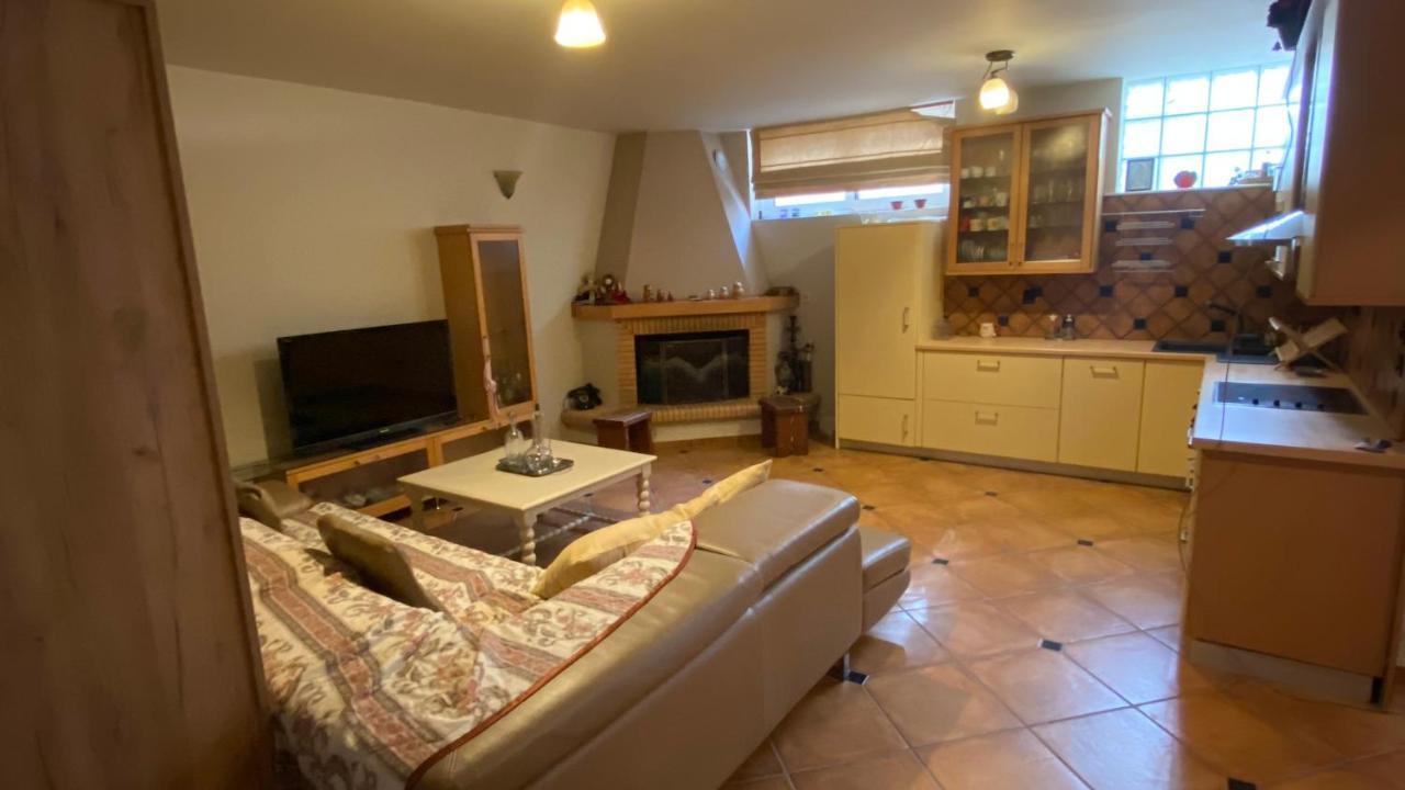 Seaside Family Apartment - Kalamata Faraí Eksteriør bilde